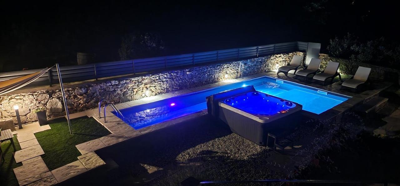 Villa Hrustika - Heated Pool, Jacuzzi & Sauna Gabonjin Kültér fotó