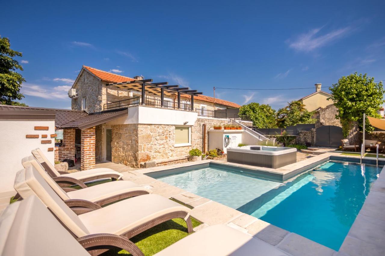 Villa Hrustika - Heated Pool, Jacuzzi & Sauna Gabonjin Kültér fotó
