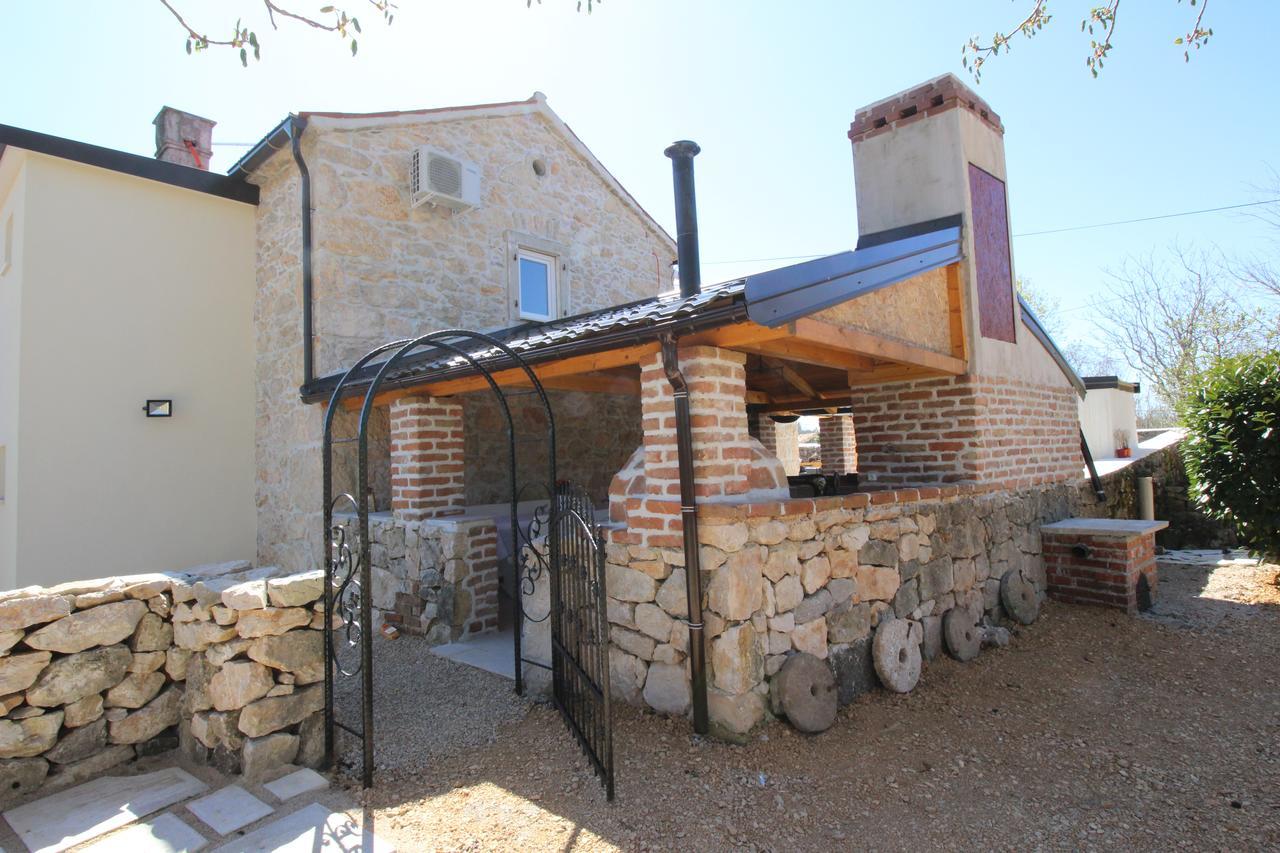 Villa Hrustika - Heated Pool, Jacuzzi & Sauna Gabonjin Kültér fotó