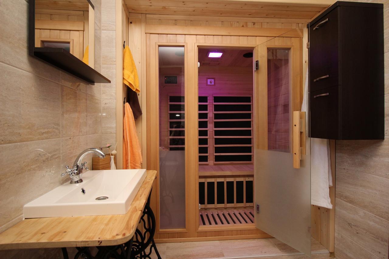 Villa Hrustika - Heated Pool, Jacuzzi & Sauna Gabonjin Kültér fotó